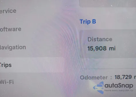 2025 Tesla Model Y Long Range Dual Motor All-Wheel Drive z USA, uszkodzony, nr VIN 7SAYGDEE9SF248703